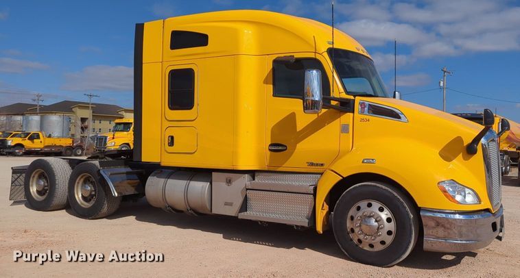 image for item NZ9275 2019 Kenworth T680 semi truck