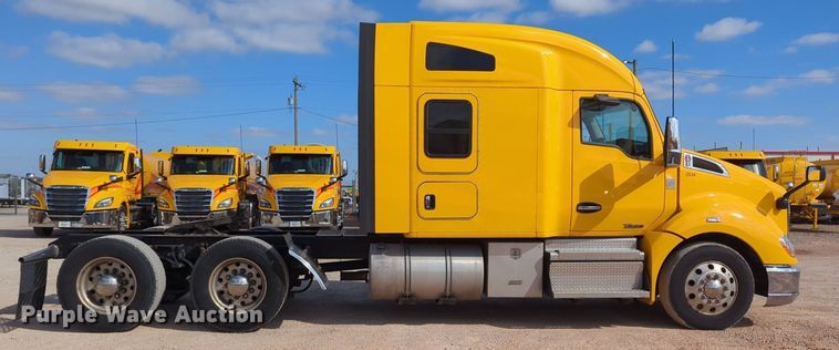 image for item NZ9275 2019 Kenworth T680 semi truck