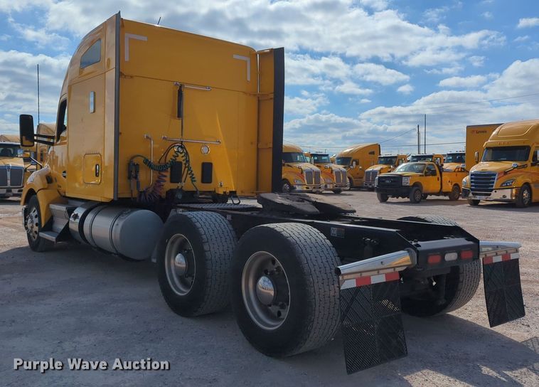 image for item NZ9275 2019 Kenworth T680 semi truck