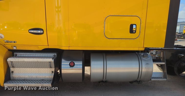 image for item NZ9275 2019 Kenworth T680 semi truck