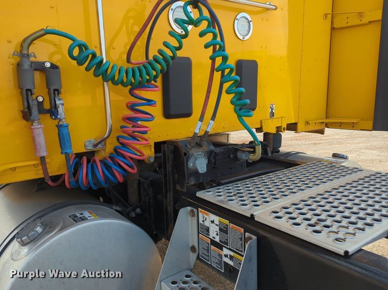 image for item NZ9275 2019 Kenworth T680 semi truck