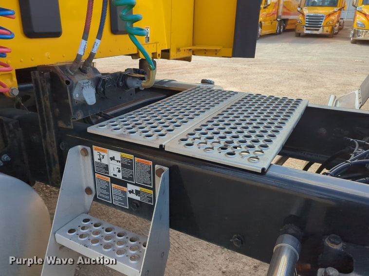 image for item NZ9275 2019 Kenworth T680 semi truck