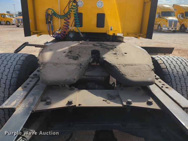 image for item NZ9275 2019 Kenworth T680 semi truck