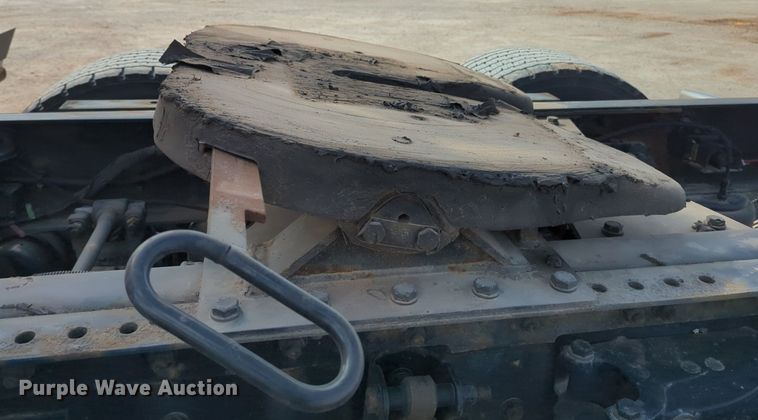 image for item NZ9275 2019 Kenworth T680 semi truck