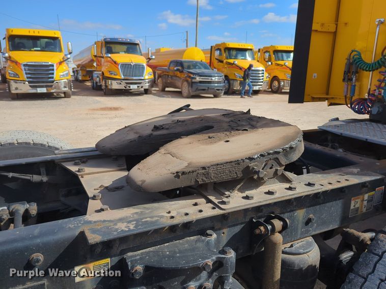 image for item NZ9275 2019 Kenworth T680 semi truck