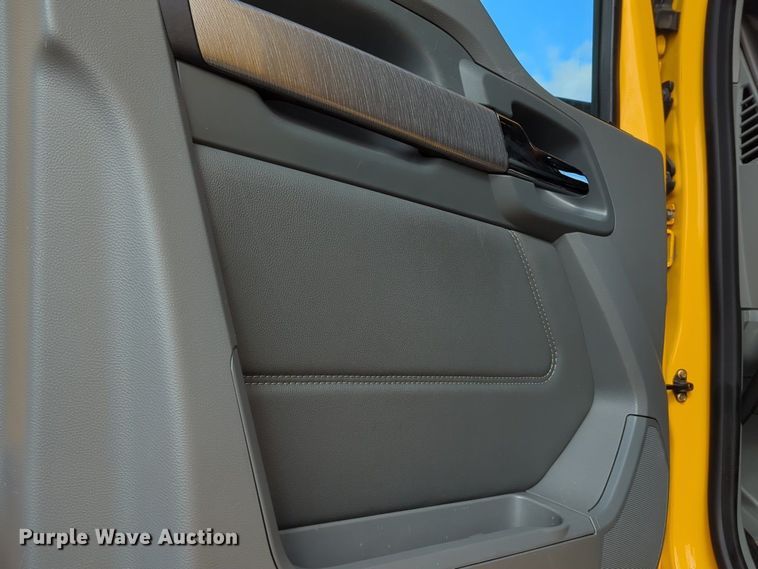 image for item NZ9275 2019 Kenworth T680 semi truck