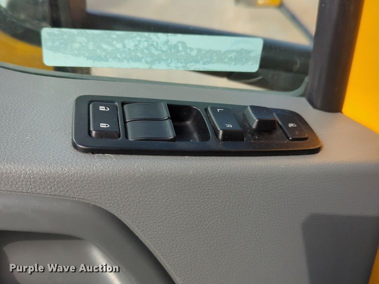 image for item NZ9275 2019 Kenworth T680 semi truck