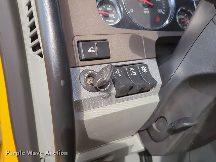 image for item NZ9275 2019 Kenworth T680 semi truck