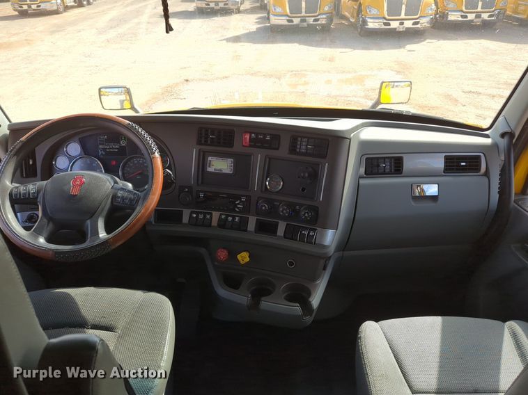 image for item NZ9275 2019 Kenworth T680 semi truck