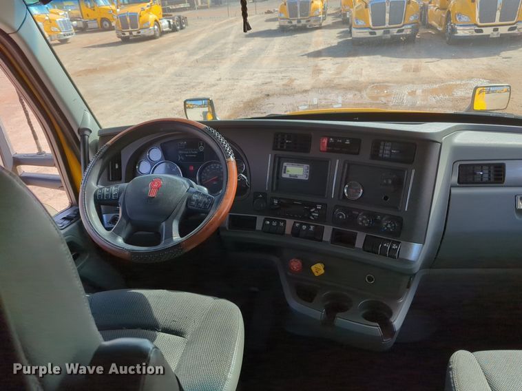 image for item NZ9275 2019 Kenworth T680 semi truck