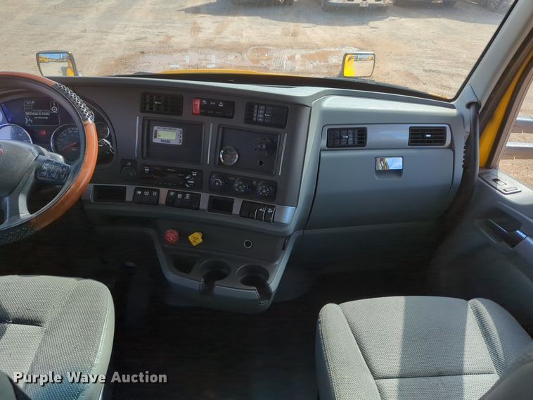 image for item NZ9275 2019 Kenworth T680 semi truck