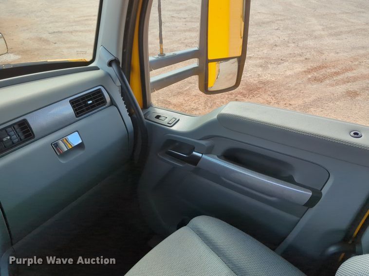 image for item NZ9275 2019 Kenworth T680 semi truck