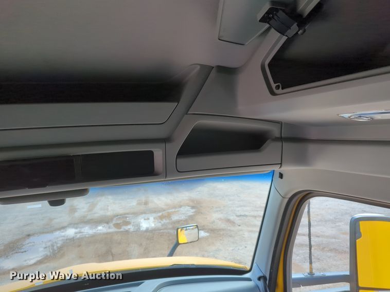 image for item NZ9275 2019 Kenworth T680 semi truck