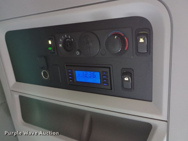 image for item NZ9275 2019 Kenworth T680 semi truck