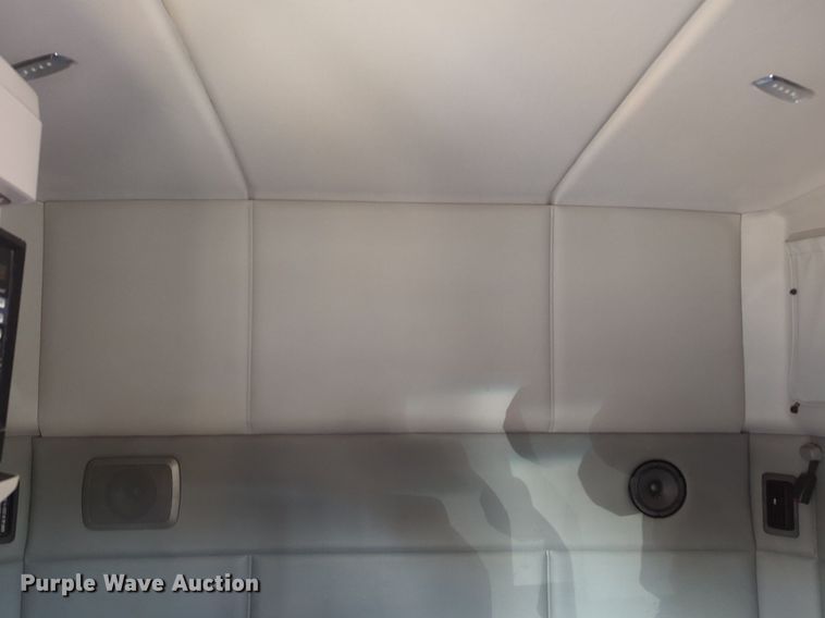 image for item NZ9275 2019 Kenworth T680 semi truck