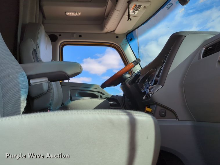 image for item NZ9275 2019 Kenworth T680 semi truck