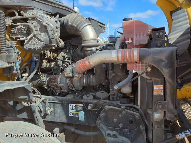 image for item NZ9275 2019 Kenworth T680 semi truck