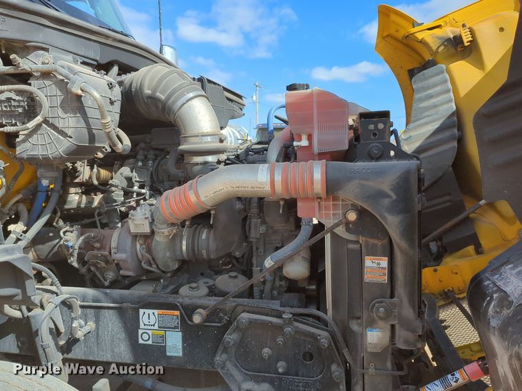 image for item NZ9275 2019 Kenworth T680 semi truck