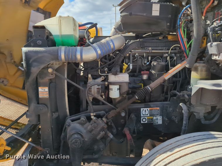 image for item NZ9275 2019 Kenworth T680 semi truck