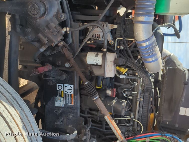 image for item NZ9275 2019 Kenworth T680 semi truck