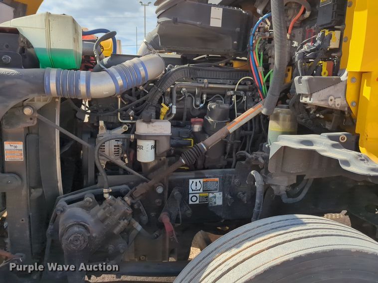 image for item NZ9275 2019 Kenworth T680 semi truck