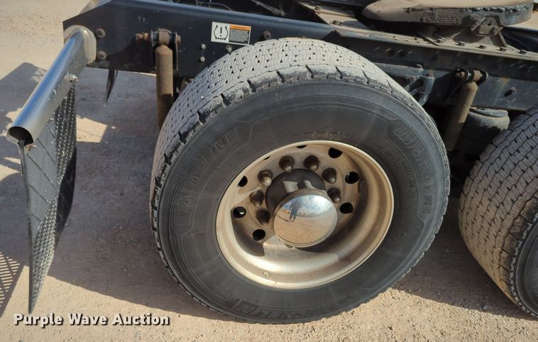 image for item NZ9275 2019 Kenworth T680 semi truck