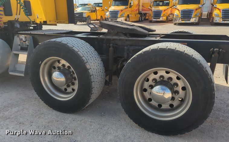 image for item NZ9275 2019 Kenworth T680 semi truck