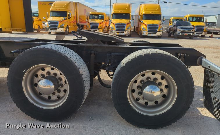 image for item NZ9275 2019 Kenworth T680 semi truck