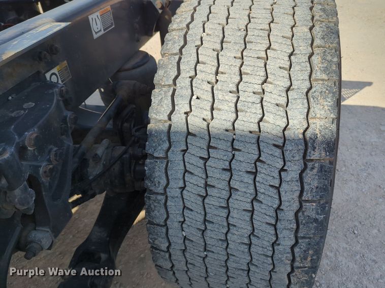 image for item NZ9275 2019 Kenworth T680 semi truck