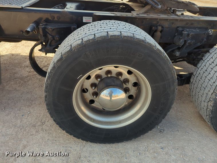 image for item NZ9275 2019 Kenworth T680 semi truck