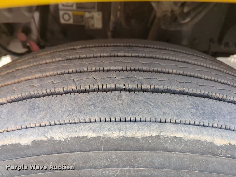 image for item NZ9275 2019 Kenworth T680 semi truck