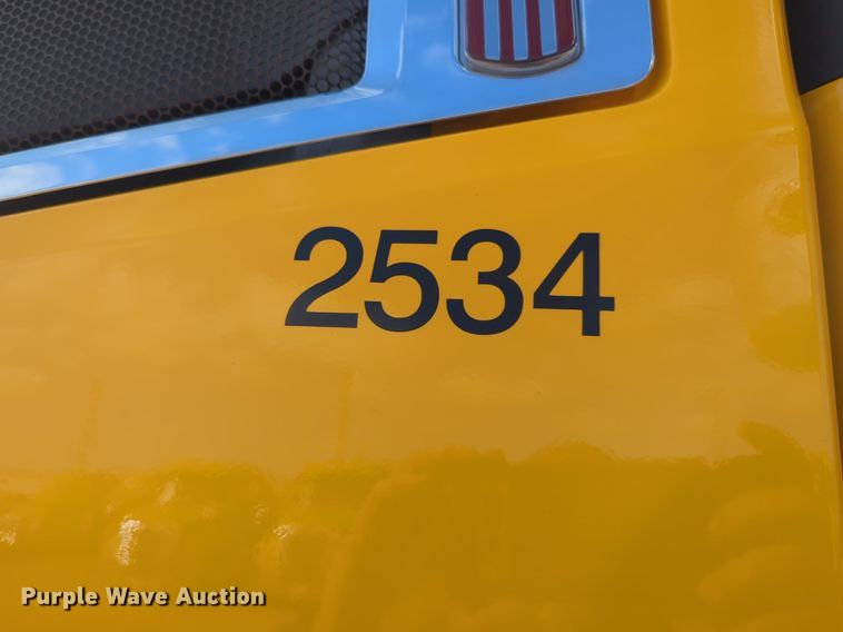 image for item NZ9275 2019 Kenworth T680 semi truck