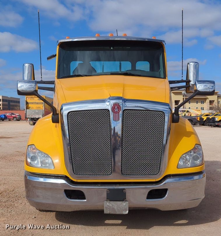 image for item NZ9276 2019 Kenworth T680 semi truck