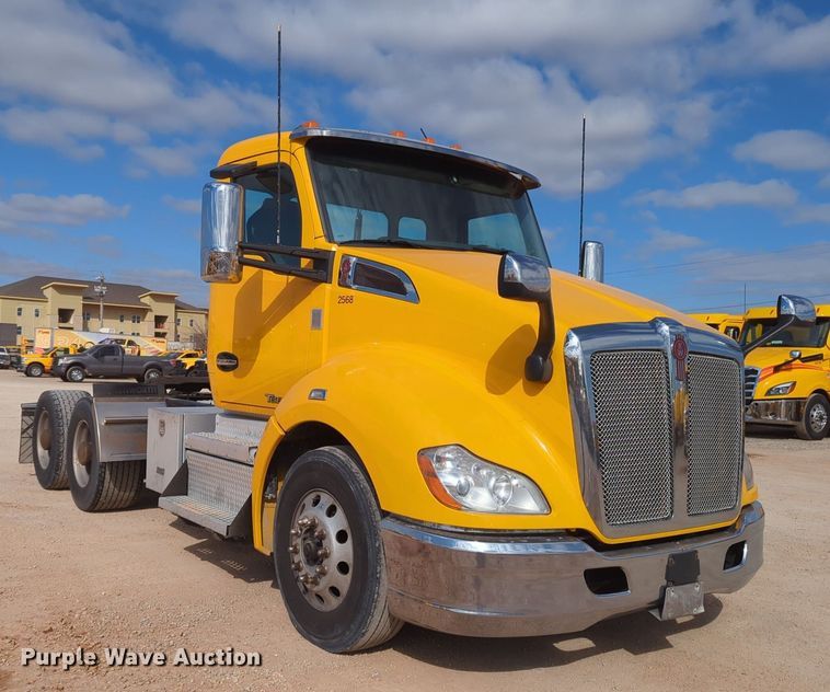 image for item NZ9276 2019 Kenworth T680 semi truck