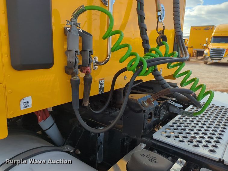 image for item NZ9276 2019 Kenworth T680 semi truck