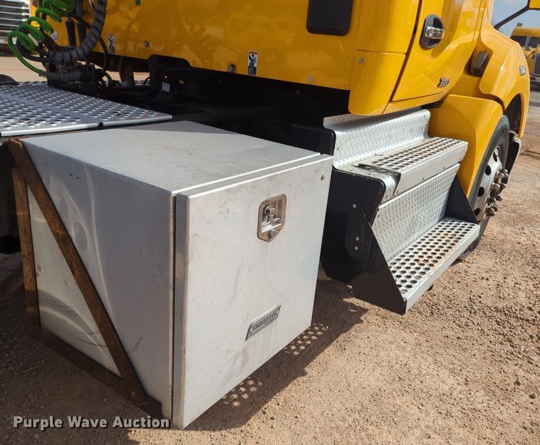 image for item NZ9276 2019 Kenworth T680 semi truck