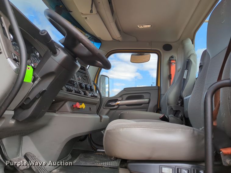 image for item NZ9276 2019 Kenworth T680 semi truck