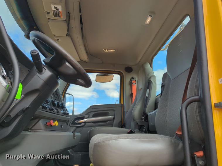 image for item NZ9276 2019 Kenworth T680 semi truck