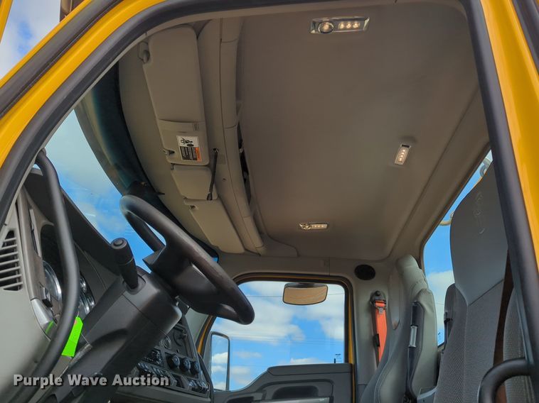 image for item NZ9276 2019 Kenworth T680 semi truck