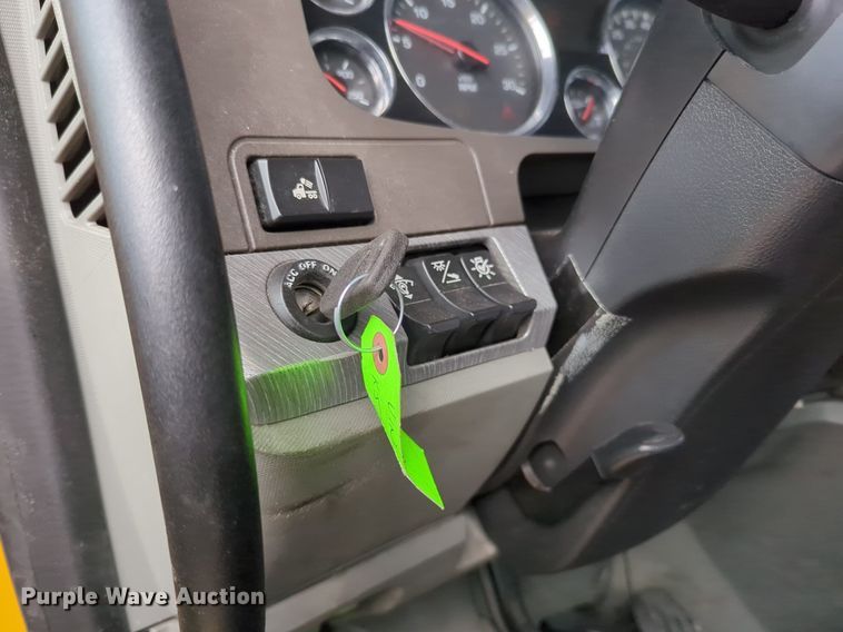 image for item NZ9276 2019 Kenworth T680 semi truck