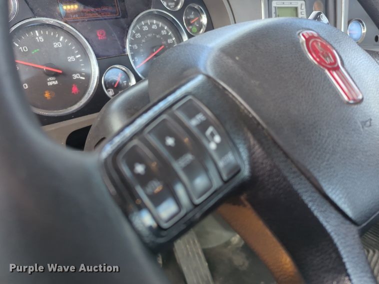 image for item NZ9276 2019 Kenworth T680 semi truck