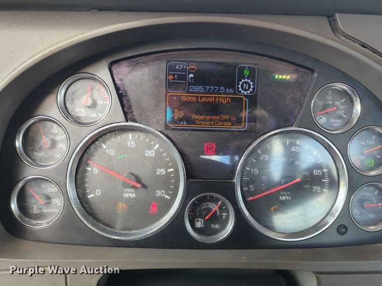 image for item NZ9276 2019 Kenworth T680 semi truck