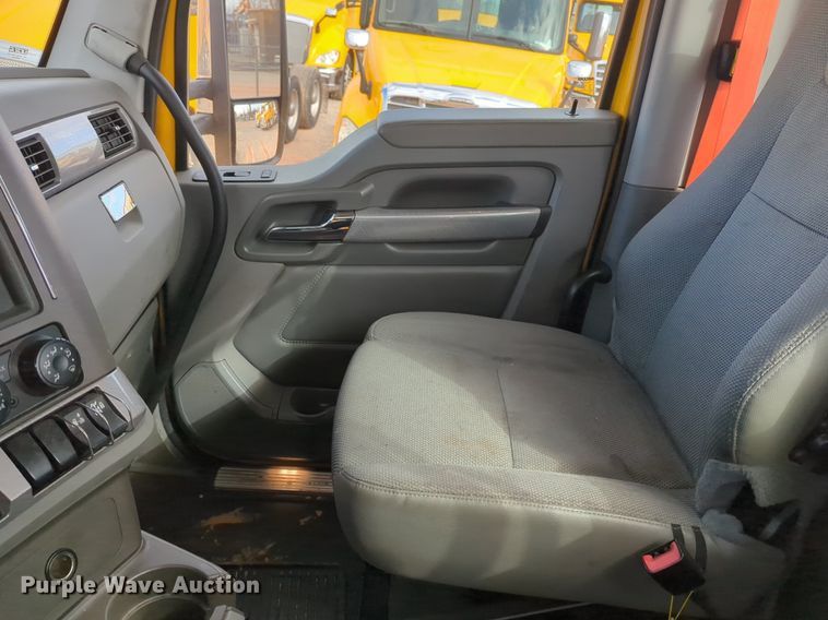 image for item NZ9276 2019 Kenworth T680 semi truck