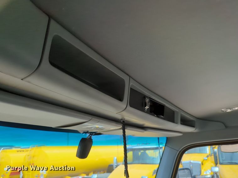 image for item NZ9276 2019 Kenworth T680 semi truck