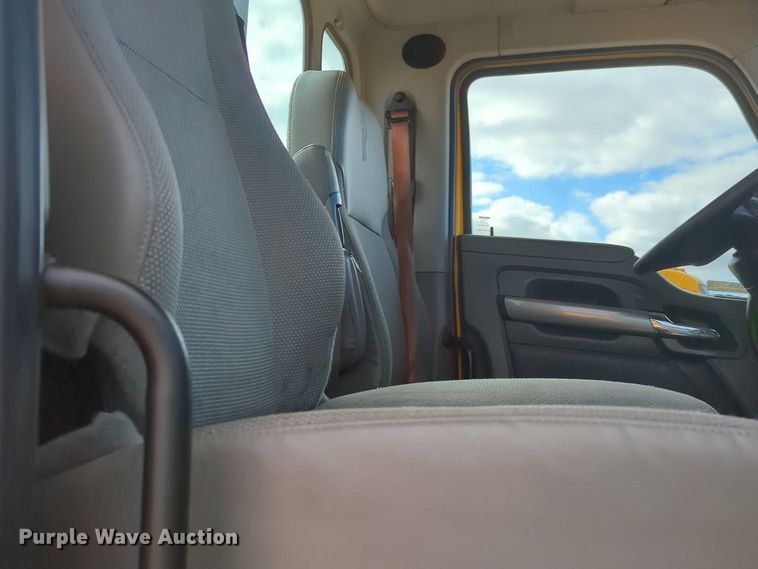 image for item NZ9276 2019 Kenworth T680 semi truck