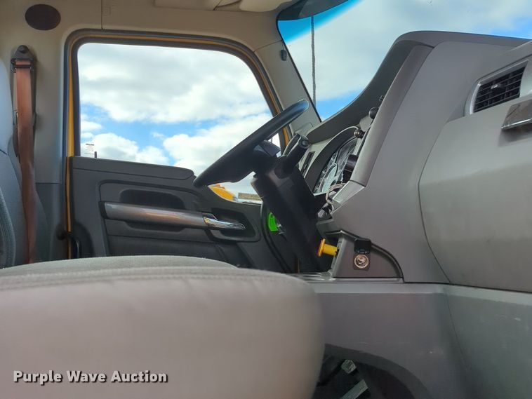 image for item NZ9276 2019 Kenworth T680 semi truck