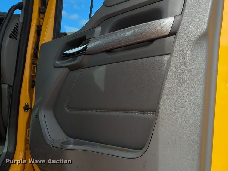 image for item NZ9276 2019 Kenworth T680 semi truck