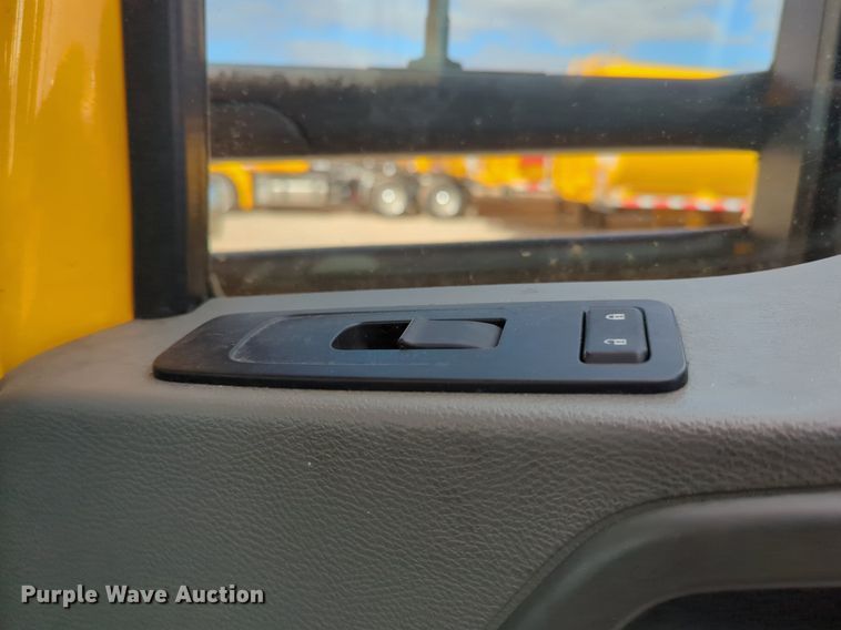 image for item NZ9276 2019 Kenworth T680 semi truck