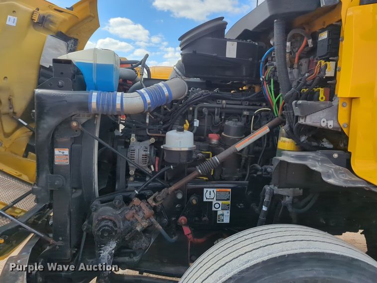 image for item NZ9276 2019 Kenworth T680 semi truck