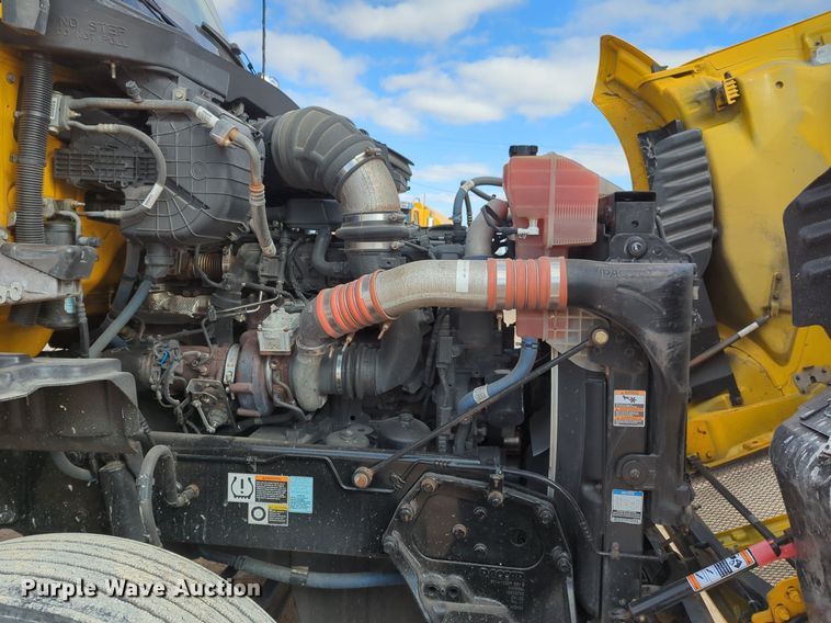 image for item NZ9276 2019 Kenworth T680 semi truck